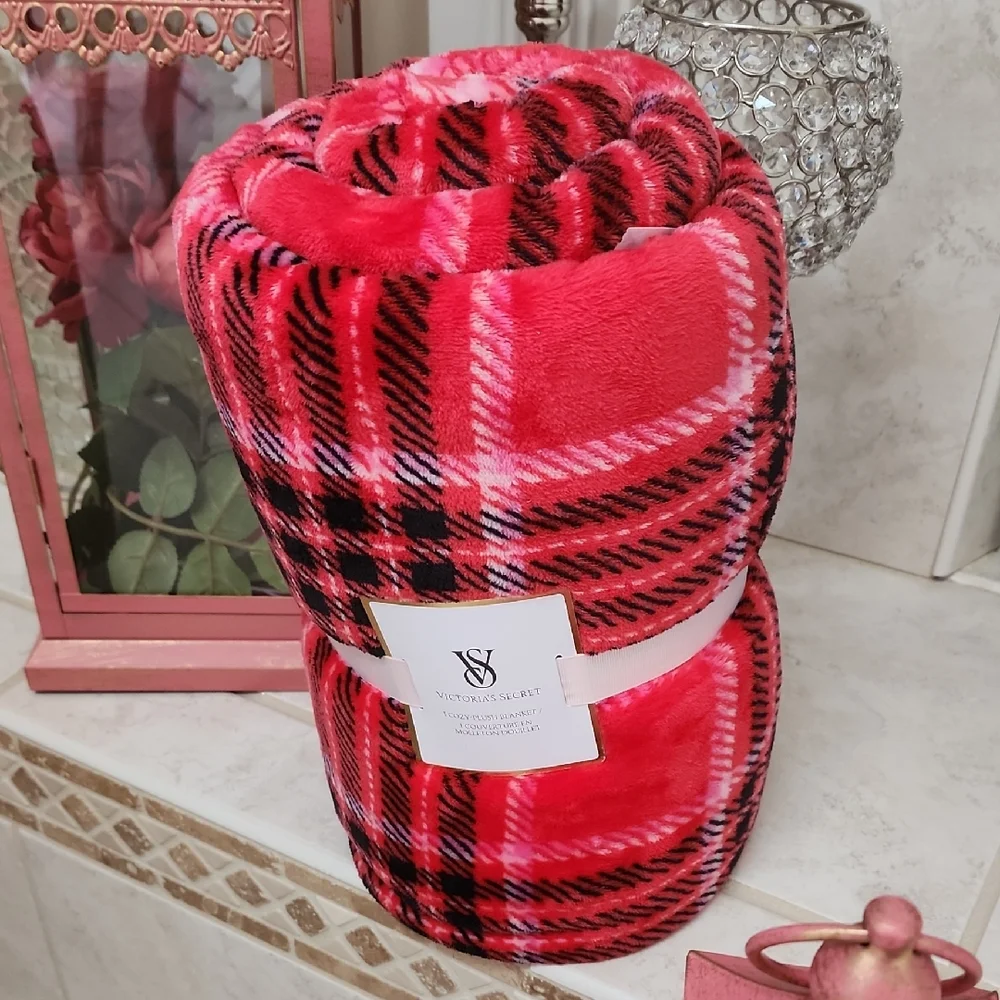 💕❤️ VICTORIA'S SECRET Red/Pink Plaid COZY Sherpa Throw Blanket ❤️💕